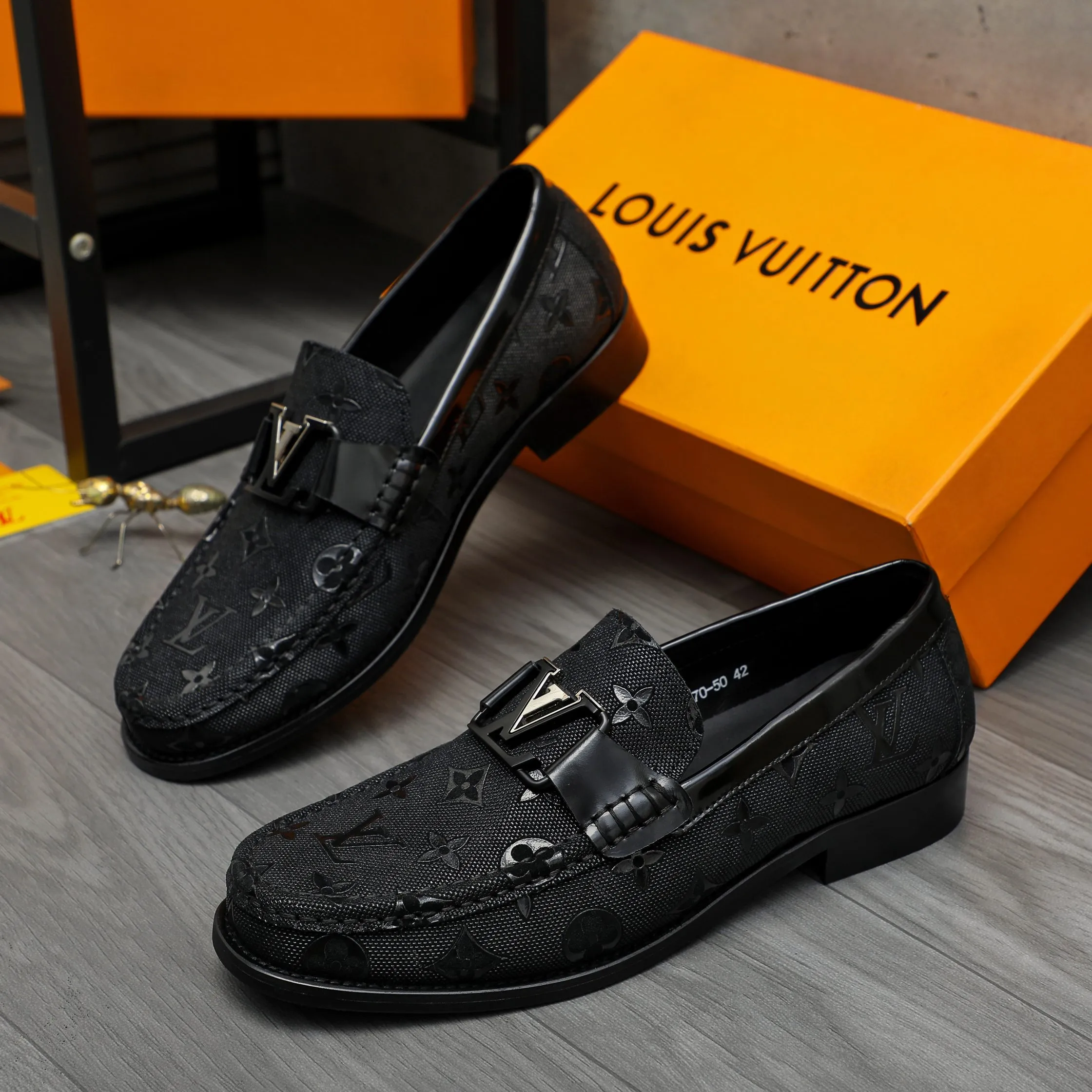 Men's shoes 💰p460 Product trademark: LV "Louis Vuitton" business slip-on leather shoes Regular size: 39-45 (45 is custom-made and non-returnable) Product materials: Selected embossed cowhide upper, cowhide lining, original rubber outsole